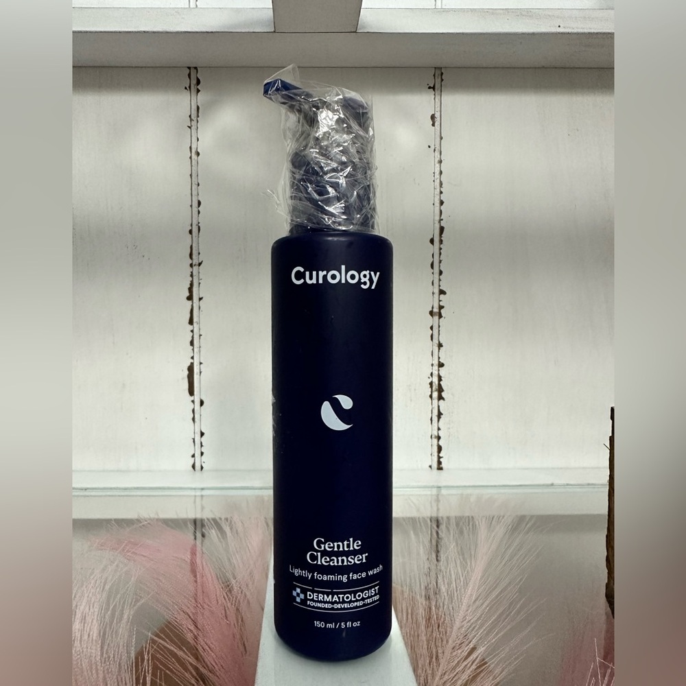 Curology Gentle Cleanser — Lightly Foaming Face Wash (150 ml / 5 fl oz)